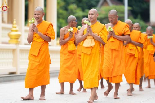ภาพ No.101106:พิธีอุปสมบทหมู่ ในโครงการอุปสมบทบูชาธรรม มหาปูชนียาจารย์ พ.ศ. 2566 ณ วัดท่าเกวียน อำเภอพนมสารคาม จังหวัดฉะเชิงเทรา วันที่ 5 ธันวาคม พ.ศ. 2566