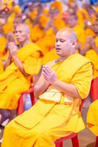 ภาพ No.187590:พิธีฉลองชัยสวดมนต์บทธัมมจักกัปปวัตนสูตร 7,000,000,000 จบ และพิธีสวดมนต์ข้ามปี วันที่ 31 ธันวาคม พ.ศ. 2567 ถึงวันที่ 1 มกราคม พ.ศ. 2568 ณ มหารัตนวิหารคด วัดพระธรรมกาย จ.ปทุมธานี