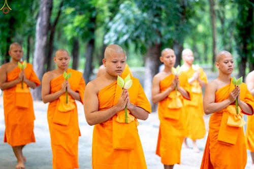 ภาพ No.227331:วันเสาร์ที่ 31 พฤษภาคม พ.ศ. 2568 พิธีเวียนประทักษิณรอบพระอุโบสถ ในพิธีอุปสมบท สามเณรเตรียม DCI รุ่นที่ 22 ณ อุโบสถพระไตรปิฎก วัดพระธรรมกาย