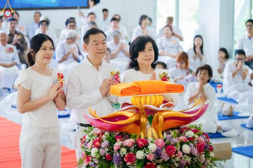 ภาพ No.169606:พิธีทอดกฐินเพื่อสร้าง หอฉันคุณยายอาจารย์ มหารัตนอุบาสิกาจันทร์ ขนนกยูง  ณ ศูนย์ปฏิบัติธรรมชลบุรี วันที่ 25 ตุลาคม พ.ศ. 2567