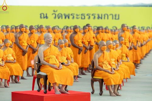 ภาพ No.102245:พระธรรมทายาทในโครงการอุปสมบทหมู่ บูชาธรรมมหาปูชนียาจารย์ ร่วมปฏิบัติธรรม ถ่ายภาพหมู่ประวัติศาสตร์ และรับฟังโอวาทจากหลวงพ่อทัตตชีโว ณ ลานธรรม พระมหาธรรมกายเจดีย์ วัดพระธรรมกาย วันที่ 15 ธันวาคม พ.ศ. 2566