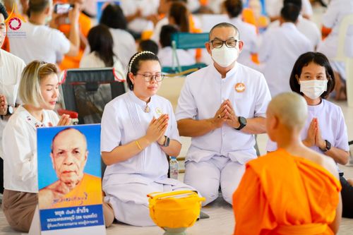 ภาพ No.134947:พิธีถวายบาตรแด่นาคธรรมทายาท ในโครงการบรรพชาสามเณรฟื้นฟูพระพุทธศาสนาทั่วไทย ณ สภาธรรมกายสากล วัดพระธรรมกาย จ.ปทุมธานี วันเสาร์ที่ 6 เมษายน พ.ศ. 2567