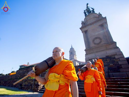 ภาพ No.232809:วันที่ 1 กรกฏาคม พ.ศ. 2568 Dhammayatra in South Africa 2025 ธรรมยาตราแอฟริกาใต้ — เส้นทางแห่งสติ สมาธิ และปัญญา ธรรมทายาทที่ได้อบรมโครงการบรรพชาอุปสมบทหมู่ครั้งที่ 2 ณ วัดพระธรรมกายโจฮันเนสเบิร์ก ประเทศแอฟริกาใต้