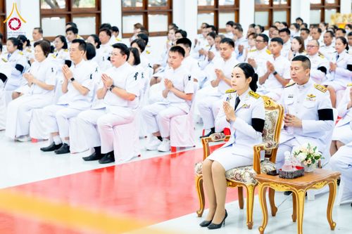 ภาพ No.275985:วันที่ 5 ธันวาคม พ.ศ. 2568 พสกนิกรอำเภอคลองหลวง พร้อมใจบำเพ็ญกุศลอุทิศถวาย “ในหลวงรัชกาลที่ 9” น้อมรำลึกในพระมหากรุณาธิคุณ เนื่องในวันคล้ายวันพระบรมราชสมภพ วันชาติ และวันพ่อแห่งชาติ ณ อาคารปลูกศรัทธา 2 วัดพระธรรมกาย อำเภอคลองหลวง จังหวัดปทุมธานี