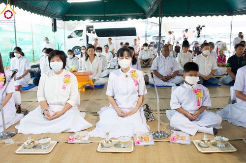 ภาพ No.108058:พิธีถวายภัตตาหารเป็นสังฆทาน แด่คณะพระธรรมยาตราฯ ในโครงการธรรมยาตรากตัญญูบูชา มหาปูชนียาจารย์ พระมงคลเทพมุนี(สด จนฺทสโร) พระผู้ปราบมาร อนุสรณ์สถาน 7 แห่ง ปีที่ 12 วันที่ 8 มกราคม พ.ศ. 2567 ณ อนุสรณ์สถานมหาวิหารพระมงคลเทพมุนี (โลตัสแลนด์) อ.สองพี่น้อง จ.สุ