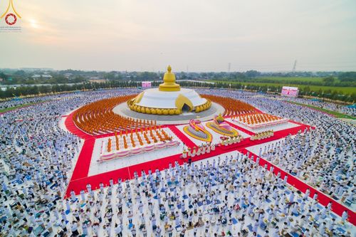ภาพ No.200576:พิธีจุดประทีปถวายเป็นพุทธบูชา และบูชาธรรมมหาปูชนียาจารย์ ณ อนุสรณ์สถานบางปลา วัดบางปลา อำเภอบางเลน จังหวัดนครปฐม ในโครงการธรรมยาตรา กตัญญูบูชา มหาปูชนียาจารย์ พระมงคลเทพมุนี(สด จนฺทสโร) พระผู้ปราบมาร อนุสรณ์สถาน 7 แห่ง ปีที่ 13 วันที่ 23 มกราคม พ.ศ. 2568