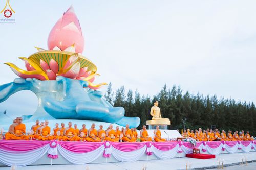 ภาพ No.91626:พิธีทอดผ้าป่า สร้างลานเอนกประสงค์พญานาค 4 ตระกูล จุดประทีปโคมลาน ถวายเป็นพุทธบูชา  สร้างความสว่างไสวให้กับแผ่นดินด้วยแสงธรรม วันอาทิตย์ที่ 29 ตุลาคม พ.ศ. 2566 ณ พุทธอุทยานนานาชาติ จังหวัดหนองคาย