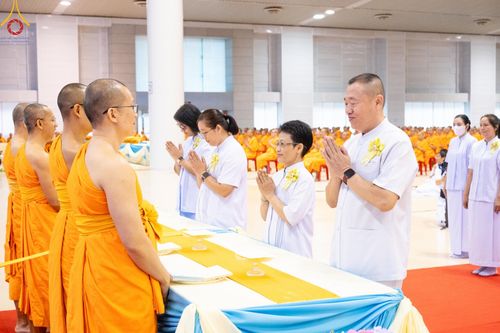 ภาพ No.146059:วันมหารำลึก ครั้งที่ 34 พิธีร่วมรำลึกถึงนักสร้างบารมีที่ล่วงลับไปแล้ว , พิธีสวดพระพุทธมนต์ ณ ห้องแก้วสารพัดนึก 1 วัดพระธรรมกาย วันเสาร์ที่ 27 กรกฎาคม พ.ศ. 2567