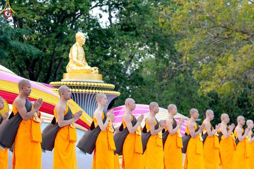 ภาพ No.186894:พระธรรมยาตราปฏิบัติธรรม และถ่ายภาพหมู่ประวัติศาสตร์ ปีที่ 13 ณ ลานทิศตะวันออก มหาวิหารพระมงคลเทพมุนี วัดพระธรรมกาย จ.ปทุมธานี วันเสาร์ที่ 28 ธันวาคม พ.ศ. 2567