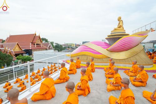 ภาพ No.118960:คณะพุทธบุตรธรรมยาตราร่วมปฏิบัติธรรม และถ่ายภาพหมู่ประวัติศาสตร์ ในโครงการธรรมยาตราฯ ปีที่ 12  วันที่ 25 มกราคม พ.ศ. 2567  ณ อาคารธรรมยาตรา กตัญญูบูชามหาปูชนียาจารย์  ตรงข้ามวัดปากน้ำภาษีเจริญ จ.กรุงเทพมหานคร