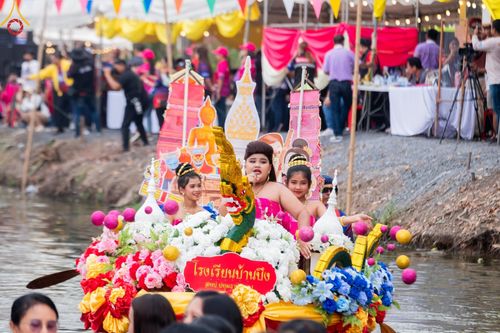 ภาพ No.123817:ขบวนพาเหรดเรือในพิธีเปิดโครงการแข่งขันเรือพาย อบต.คลองสาม ประจำปี พ.ศ. 2567 วันเสาร์ที่ 17 กุมภาพันธ์ พ.ศ. 2567