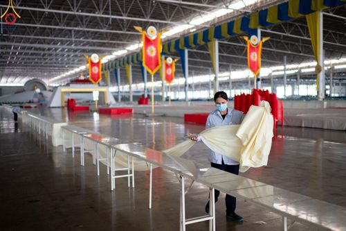 ภาพ No.60800:V.37 ยิ่งกว่าดี เพื่อ 80 ปีของพ่อ ภาพการเตรียมงานของหน่วยงานต่างๆ เพื่อพิธีฉลองอายุวัฒนมงคล 80 ปี หลวงพ่อธัมมชโย และรับถวายมหาสังฆทาน 10,000 กว่าวัดทั่วประเทศ ในวันคุ้มครองโลก วันจันทร์ที่ 22 เมษายน พ.ศ. 2567