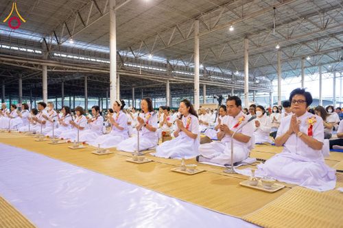 ภาพ No.202274:พิธีถวายภัตตาหารเป็นสังฆทาน แด่พระธรรมยาตรา ณ วัดพระธรรมกาย ตำบลคลองสาม อำเภอคลองหลวง จังหวัดปทุมธานี ในโครงการธรรมยาตรา กตัญญูบูชา มหาปูชนียาจารย์ พระมงคลเทพมุนี(สด จนฺทสโร) พระผู้ปราบมาร อนุสรณ์สถาน 7 แห่ง ปีที่ 13 วันที่ 27 มกราคม พ.ศ. 2568