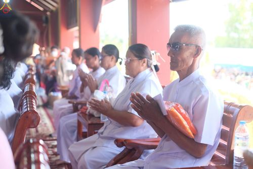 ภาพ No.270497:วันที่ 23 ตุลาคม พ.ศ. 2568 พิธีทอดกฐินสามัคคีทั่วไทย ณ วัดสำโรง ต.สำโรงใหม่ อ.ละหานทราย จ.บุรีรัมย์ โดยคณะศิษยานุศิษย์ บูชาธรรม 81 ปี หลวงพ่อธัมมชโย