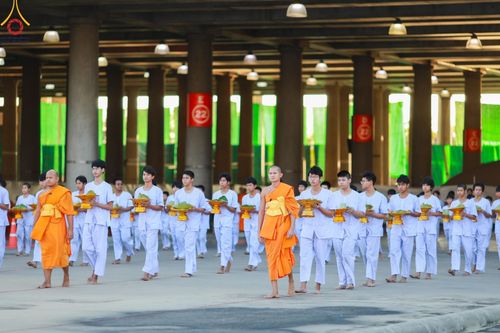 ภาพ No.132618:พิธีปลงผมยุวธรรมทายาท รุ่นที่ 32 มัชฌิมธรรมทายาท รุ่นที่ 28 ณ ลานธรรม วัดพระธรรมกาย วันเสาร์ที่ 30 มีนาคม พ.ศ. 2567