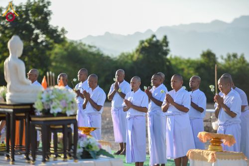 ภาพ No.278065:วันเสาร์ที่ 6 ธันวาคม พ.ศ. 2568 พิธีเวียนประทักษิณ ขอขมามอบผ้าไตร บรรพชาอุปสมบทหมู่ธรรมทายาท จำนวน 53 รูป โครงการอุปสมบทหมู่ รุ่นบูชาธรรมมหาปูชนียาจารย์ ประจำปี 2568 จังหวัดสระบุรี