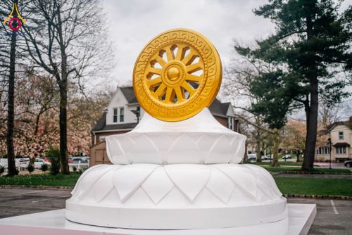 ภาพ No.62347:คณะศิษยานุศิษย์รวมใจสถาปนาและสมโภช ธรรมจักร เพื่ออัญเชิญประดิษฐาน ณ ยอดอุโบสถ 80 ปี หลวงพ่อธัมมชโย วัดพระธรรมกายนิวเจอร์ซี ประเทศสหรัฐอเมริกา  วันอาทิตย์ที่ 7 เมษายน พ.ศ. 2567