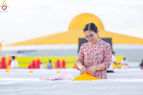 ภาพ No.218909:วันที่ 18-20 เมษายน พ.ศ. 2568 การเตรียมงานในลานธรรม , วิหารคด เพื่องานวันคุ้มครองโลก 22 เมษายน พศ. 2568