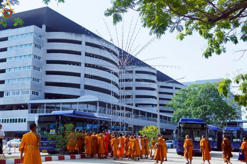 ภาพ No.221529:วันอังคารที่ 22 เมษายน พ.ศ. 2568 ภาพพิธีถวายมหาสังฆทานคณะสงฆ์ 40,000 กว่าวัดทั่วประเทศ เนื่องในวันคุ้มครองโลก ชุดที่ 2 (ปลื้มให้สมการรอคอย) ณ ลานธรรมพระมหาธรรมกายเจดีย์ วัดพระธรรมกาย