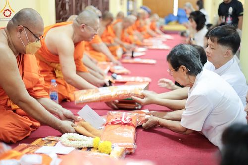 ภาพ No.171849:พิธีทอดกฐิน ณ วัดดงมูลเหล็ก แขวงบ้านช่างหล่อ เขตบางกอกน้อย กรุงเทพฯ ในโครงการกฐินสามัคคีทั่วไทย 30,000 วัด บูชาธรรม 80 ปี หลวงพ่อธัมมชโย โดยคณะศิษยานุศิษย์วัดพระธรรมกาย วันที่ 20 ตุลาคม พ.ศ. 2567