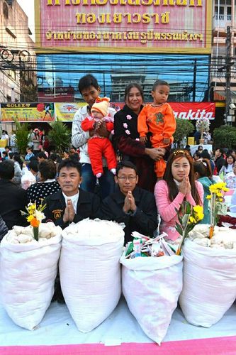 ภาพ No.15838:ประมวลภาพตักบาตรพระ 3 แผ่นดิน พระ 10,000 รูป ปีที่ 2 จ.เชียงราย