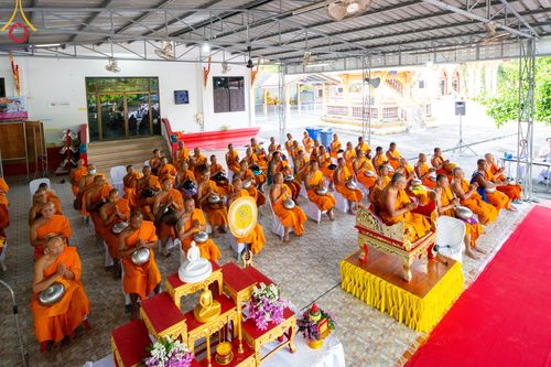 ภาพ No.311054:วันพฤหัสบดีที่ 26 กุมภาพันธ์ พ.ศ. 2569 พิธีถวายสังฆทานแด่คณะสงฆ์ 323 วัด ปีที่ 22 ครั้งที่ 182 พิธีมอบกองทุนหนุนแรงใจช่วยครูใต้ ปีที่ 19 ครั้งที่ 145 และพิธีทำบุญอุทิศส่วนกุศลให้ผู้วายชนม์