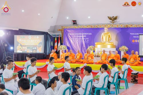 ภาพ No.284445:วันพุธที่ 17  ธันวาคม พ.ศ.2568  พิธีปลงผมนาคธรรมทายาท  โครงการบรรพชาสามเณรและบวชอุบาสิกาแก้ว  ณ วิทยาลัยศรีวิจายา (Sekolah Tinggi Agama Buddha Negeri Sriwijaya) เมืองตังเกอรัง จังหวัดบันเตน ประเทศอินโดนีเซีย