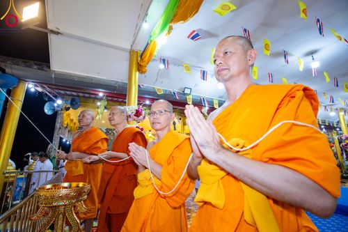 ภาพ No.90503:พิธีอัญเชิญพระบรมสารีริกธาตุประดิษฐาน ณ เจดีย์ศรีสองรัก วัดเก่าเขาน้อย อ.ปากน้ำปราณ จ.ประจวบคีรีขันธ์ วันที่ 3 ตุลาคม พ. ศ. 2566