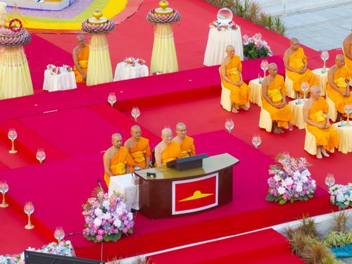 ภาพ No.307104:วันที่ 31 มกราคม พ.ศ. 2569  พิธีจุดประทีปธรรมถวายเป็นพุทธบูชา  และบูชาธรรมมหาปูชนียาจารย์ (ภาพชุดที่ 1) ณ วัดพระธรรมกาย ปทุมธานี ในโครงการธรรมยาตรา กตัญญูบูชา มหาปูชนียาจารย์ พระมงคลเทพมุนี(สด จนฺทสโร) พระผู้ปราบมาร อนุสรณ์สถาน 7 แห่ง ปีที่ 14