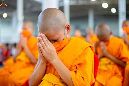 ภาพ No.83012:พิธีตักบาตร ณ บ้านแก้วเรือนทองคุณยายอาจารย์ฯ พิธีบูชาข้าวพระ ณ สภาธรรมกายสากล วัดพระธรรมกาย ในวันอาทิตย์ต้นเดือนที่ 2 ก.ค. พ.ศ.2566