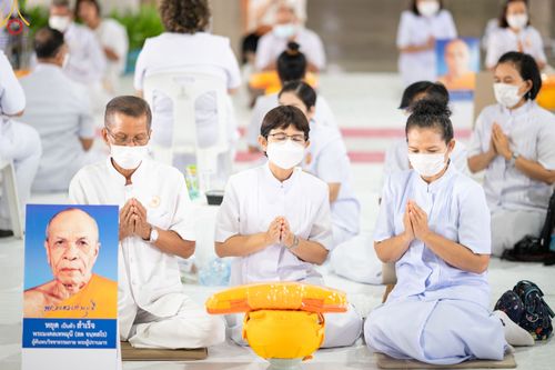 ภาพ No.84147:พิธีเวียนประทักษิณ พิธีวันทาเจดีย์ พิธีขอขมา และมอบผ้าไตร  ในโครงการบรรพชาอุปสมบทหมู่ธรรมทายาทรุ่นเข้าพรรษา และโครงการบรรพชาสามเณรโรงเรียนนานาชาติ รุ่นที่12 ในวันเสาร์ที่ 22 กรกฎาคม พ.ศ. 2566