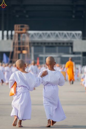 ภาพ No.79804:พิธีเวียนประทักษิณ ณ พระมหาธรรมกายเจดีย์ และพิธีวันทาเจดีย์ ในโครงการบรรพชาสามเณรฟื้นฟูพระพุทธศาสนาทั่วไทย วันเสาร์ที่ 8 เมษายน พ.ศ.2566