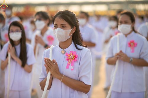 ภาพ No.79176:พิธีอัญเชิญองค์พระบรมพุทธเจ้า 24 องค์ เวียนประทักษิณรอบพระมหาธรรมกายเจดีย์ ณ วัดพระธรรมกาย  วันที่ 2 เมษายน พ.ศ. 2566