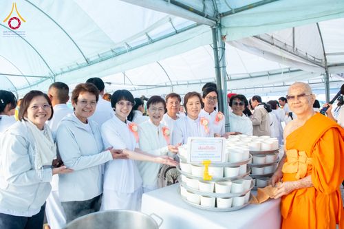 ภาพ No.290851:วันที่ 9 มกราคม พ.ศ. 2569 พิธีถวายภัตตาหารเป็นสังฆทาน แด่พระธรรมยาตรา ณ อนุสรณ์สถานคลองบางนางแท่น อ.สามพราน จ.นครปฐม ในโครงการธรรมยาตรา กตัญญูบูชา มหาปูชนียาจารย์ พระมงคลเทพมุนี(สด จนฺทสโร) พระผู้ปราบมาร อนุสรณ์สถาน 7 แห่ง ปีที่ 14