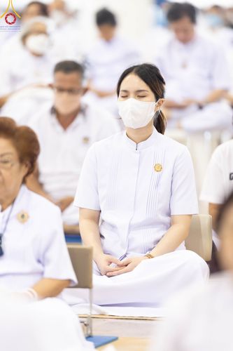 ภาพ No.105490:พิธีปฏิบัติธรรมและพิธีบูชาข้าวพระ ในวันจันทร์ที่ 1 มกราคม พ.ศ. 2567 ณ สภาธรรมกายสากล วัดพระธรรมกาย