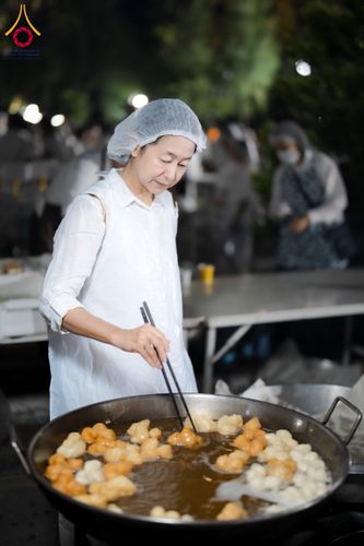 ภาพ No.288222:วันที่ 5 มกราคม พ.ศ. 2569 พิธีถวายภัตตาหารเป็นสังฆทาน แด่พระธรรมยาตรา ในโครงการธรรมยาตรา กตัญญูบูชา มหาปูชนียาจารย์ พระมงคลเทพมุนี(สด จนฺทสโร) พระผู้ปราบมาร อนุสรณ์สถาน 7 แห่ง ปีที่ 14 ณ อนุสรณ์สถานมหาวิหารพระมงคลเทพมุนี (โลตัสแลนด์) อ.สองพี่น้อง จ.สุพรร