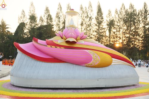 ภาพ No.292349:วันที่ 11 มกราคม พ.ศ. 2569 พิธีตักบาตรพระธรรมยาตรา ณ อนุสรณ์สถานคลองบางนางแท่น อ.สามพราน จ.นครปฐม ในโครงการธรรมยาตรา กตัญญูบูชา มหาปูชนียาจารย์ พระมงคลเทพมุนี(สด จนฺทสโร) พระผู้ปราบมาร อนุสรณ์สถาน 7 แห่ง ปีที่ 14