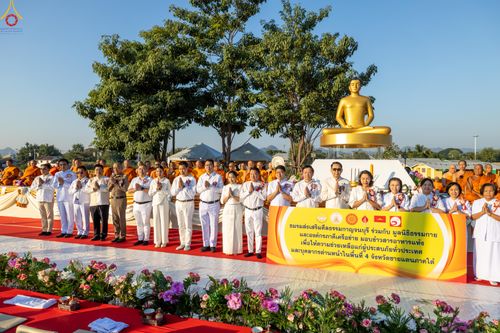 ภาพ No.282648:วันเสาร์ที่ 20 ธันวาคม พ.ศ.2568 พิธีตักบาตรพระ 10,000 รูป (ชุด 2) เนื่องในโอกาส 194 ปี จังหวัดกาญจนบุรี และอุทิศส่วนกุศลให้แด่บรรพชนทั้งหลาย บริเวณถนนสองแคว (Skywalk) เมืองกาญจนบุรี