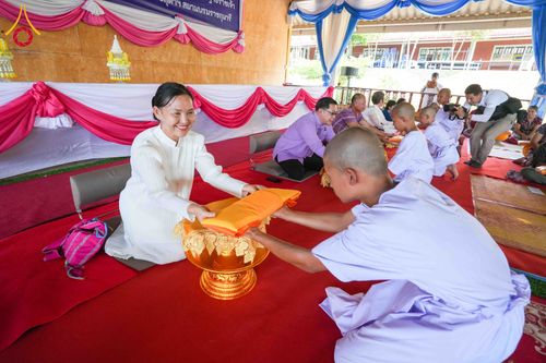 ภาพ No.317660:วันพฤหัสบดีที่ ๒ เมษายน พ.ศ.๒๕๖๙ พิธีบรรพชาสามเณรภาคฤดูร้อน น้อมบูชาธรรมอายุวัฒนมงคล ๘๒ ปี หลวงพ่อธัมมชโย และ ถวายเป็นพระราชกุศลแด่ สมเด็จพระกนิษฐาธิราชเจ้ากรมสมเด็จพระเทพรัตน์ราชสุดาฯ สยามบรมราชกุมารี รุ่นที่ ๑๓ ณ วัดทุ่งเจริญธรรม อำเภออมก๋อย จังหวัดเชี