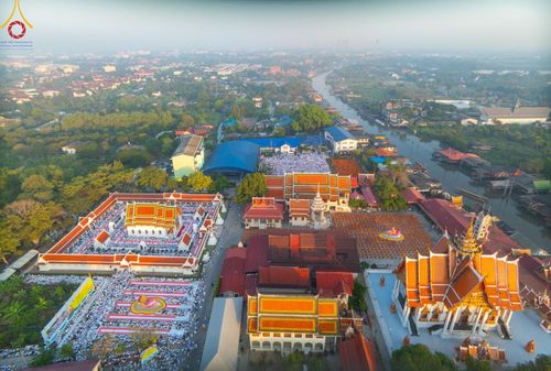 ภาพ No.197689:พิธีตักบาตรพระธรรมยาตรา ณ อนุสรณ์สถานลำดับที่ 4 สถานที่เกิดด้วยกายธรรม วัดโบสถ์(บน) ต.บางคูเวียง จ.นนทบุรี ในโครงการธรรมยาตรา กตัญญูบูชา มหาปูชนียาจารย์ พระมงคลเทพมุนี(สด จนฺทสโร) พระผู้ปราบมาร อนุสรณ์สถาน 7 แห่ง ปีที่ 13 วันที่ 19 มกราคม พ.ศ. 2568