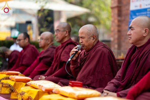 ภาพ No.129761:พิธีตัดปอยผมและแห่นาคธรรมทายาท ในโครงการบรรพชา 1,250 รูป ณ แดนประสูติ สวนลุมพินี ประเทศเนปาล วันที่ 2 มีนาคม พ.ศ. 2567