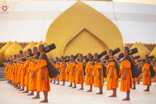 ภาพ No.198656:พระธรรมยาตราปฏิบัติธรรม และถ่ายภาพหมู่ประวัติศาสตร์ ณ อนุสรณ์สถานบางปลา วัดบางปลา อำเภอบางเลน จังหวัดนครปฐม ในโครงการธรรมยาตรา กตัญญูบูชา มหาปูชนียาจารย์ พระมงคลเทพมุนี(สด จนฺทสโร) พระผู้ปราบมาร อนุสรณ์สถาน 7 แห่ง ปีที่ 13 วันที่ 20 มกราคม พ.ศ. 2568