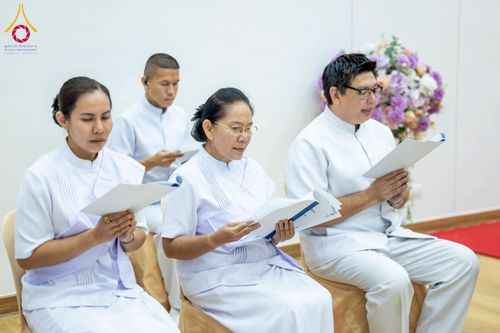 ภาพ No.221910:โครงการปฏิบัติธรรมอบรมศีลธรรม “บวชอุบาสิกาแก้ว” ถวายเป็นพระราชกุศลแด่พระบาทสมเด็จพระเจ้าอยู่หัว เนื่องในโอกาสมหามงคล “วันฉัตรมงคล”  ระหว่างวันที่ 2 – 4 พฤษภาคม 2568  ณ อาคาร 115 ปี คุณยายอาจารย์ฯ