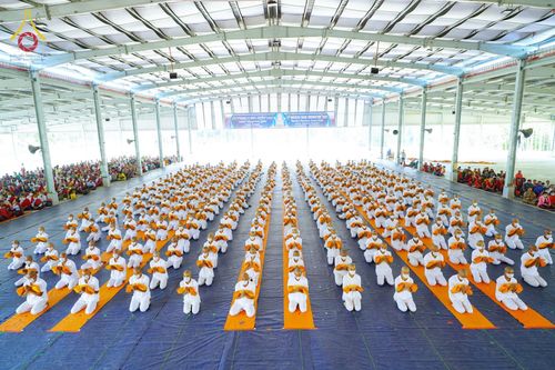 ภาพ No.75978:พิธีบรรพชาสามเณร ณ วัดปันชารี สันติปูร์ อรัญกฏิ เมืองคาร์กาชารี ประเทศบังกลาเทศ วันที่ 10 กุมภาพันธ์ พ.ศ. 2566