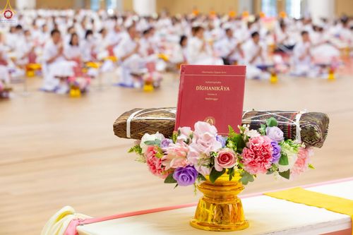 ภาพ No.228369:วันอาทิตย์ที่ 8 มิถุนายน พ.ศ. 2568 พิธีถวายทุนสนับสนุนพระไตรปิฎกฉบับธรรมชัย และอนุรักษ์คัมภีร์โบราณ ณ ห้องแก้วสารพัดนึก 2 วัดพระธรรมกาย