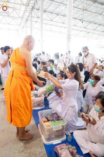 ภาพ No.136614:พิธีตักบาตร พิธีบูชาข้าวพระ ในวันอาทิตย์ต้นเดือนที่ 5 พฤษภาคม พ.ศ. 2567 ณ วัดพระธรรมกาย จ.ปทุมธานี