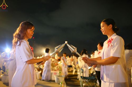 ภาพ No.160632:พิธีจุดประทีป 20,000 ดวง บูชาพระมหาธรรมกายเจดีย์ และบูชาพระมงคลเทพมุนี (สด จนฺทสโร) พระผู้ปราบมาร ณ ลานธรรม พระมหาธรรมกายเจดีย์ วัดพระธรรมกาย จ.ปทุมธานี วันที่ 10 ตุลาคม พ.ศ. 2567