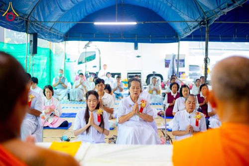 ภาพ No.191824:พิธีถวายภัตตาหารเป็นสังฆทาน แด่พระธรรมยาตรา ณ อนุสรณ์สถานคลองบางนางแท่น อ.สามพราน จ.นครปฐม ในโครงการธรรมยาตรา กตัญญูบูชา มหาปูชนียาจารย์ พระมงคลเทพมุนี(สด จนฺทสโร) พระผู้ปราบมาร อนุสรณ์สถาน 7 แห่ง ปีที่ 13 วันที่ 9 มกราคม พ.ศ. 2568