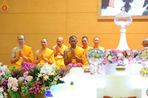 ภาพ No.222818:วันอาทิตย์ต้นเดือนที่ 4 พฤษภาคม พ.ศ. 2568 พิธีบูชาข้าวพระ ณ สภาธรรมกายสากล วัดพระธรรมกาย