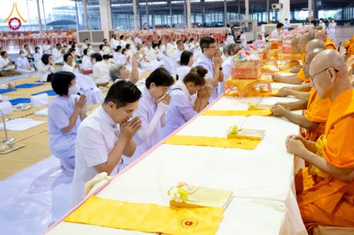 ภาพ No.203723:พิธีถวายภัตตาหารเป็นสังฆทาน แด่พระธรรมยาตรา ณ วัดพระธรรมกาย ตำบลคลองสาม อำเภอคลองหลวง จังหวัดปทุมธานี ในโครงการธรรมยาตรา กตัญญูบูชา มหาปูชนียาจารย์ พระมงคลเทพมุนี(สด จนฺทสโร) พระผู้ปราบมาร อนุสรณ์สถาน 7 แห่ง ปีที่ 13 วันที่ 30 มกราคม พ.ศ. 2568